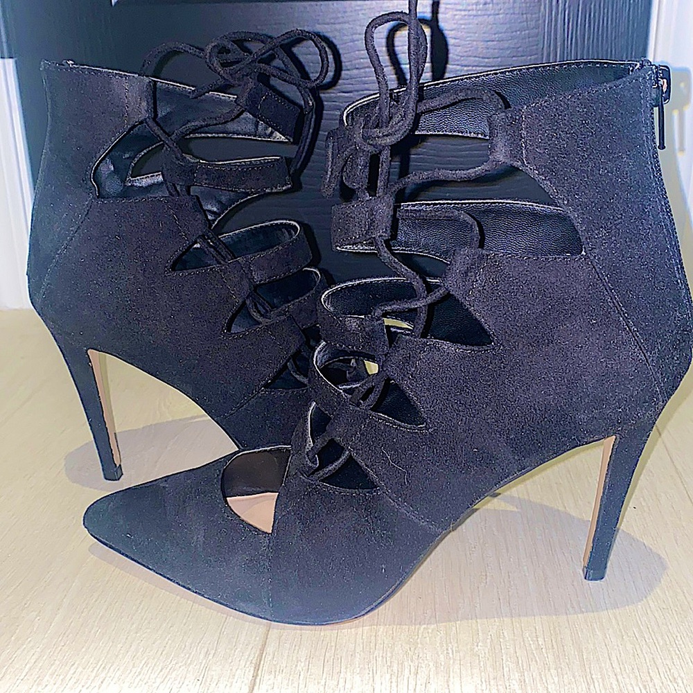 Comfortable black heels